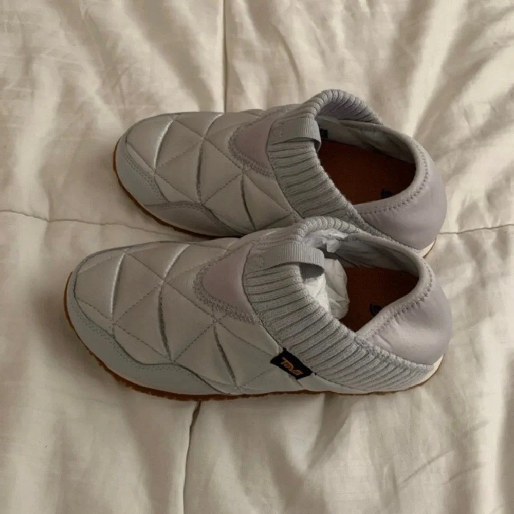 Teva Women's Reember Satinya Moccasin - Picture 6 of 11